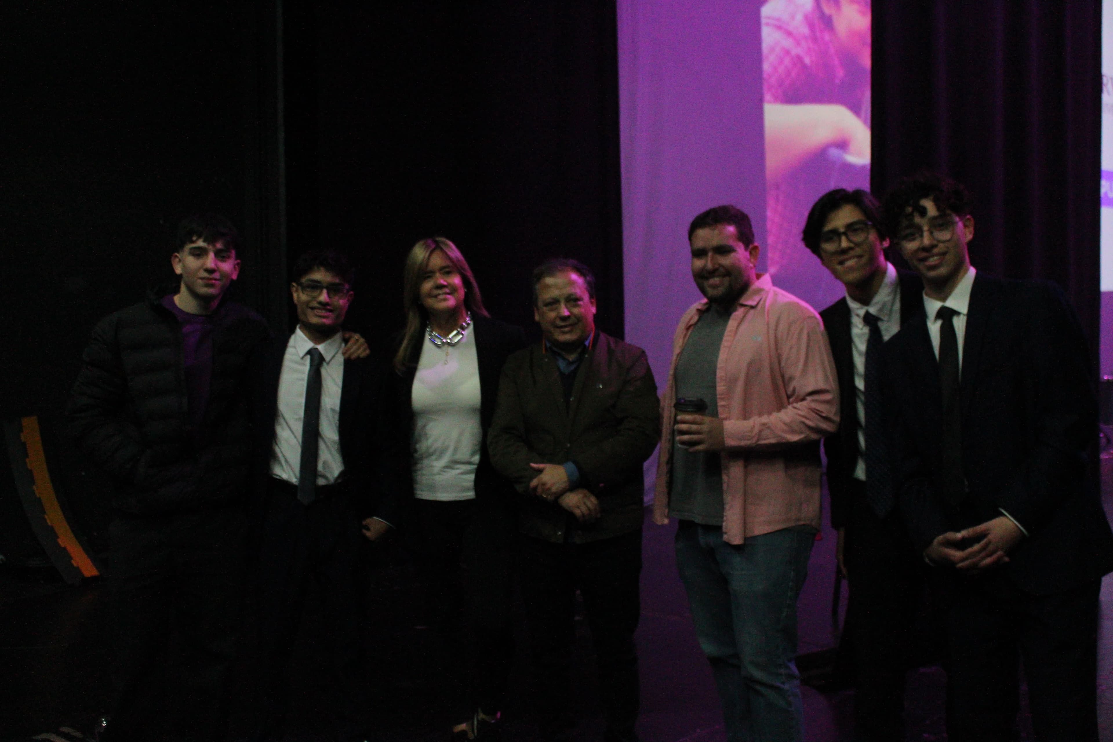 Speakers Congreso HiveYoung junto a sus organizadores (Cristian Suarez, Lucas Galleguillos y Vicente Olguin)